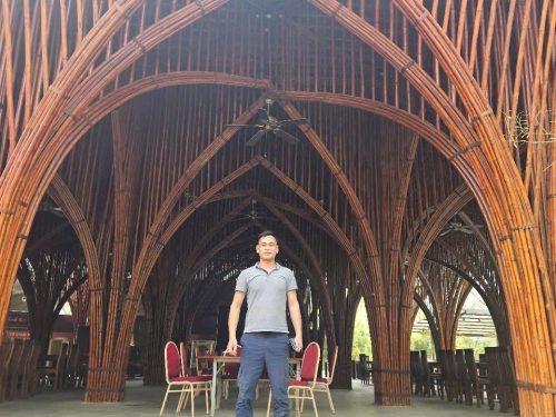 Mẫu nhà tre uốn cong